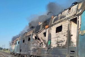 Росія вдарила по пасажирському поїзду, постраждала провідниця. Фото