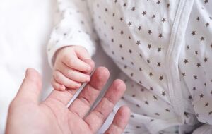 Перепутали в роддоме. Как мужчины только спустя 38 лет узнали, что их подменили при рождении