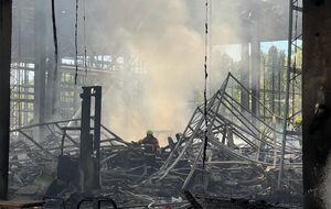 В Киеве возросло число погибших. Сгорел один из ключевых логистических центров Красного Креста. Фото