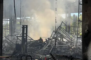 В Киеве возросло число погибших. Сгорел один из ключевых логистических центров Красного Креста. Фото