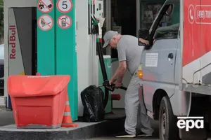 В России силовики начали искать запасы бензина в гаражах и частных домах людей