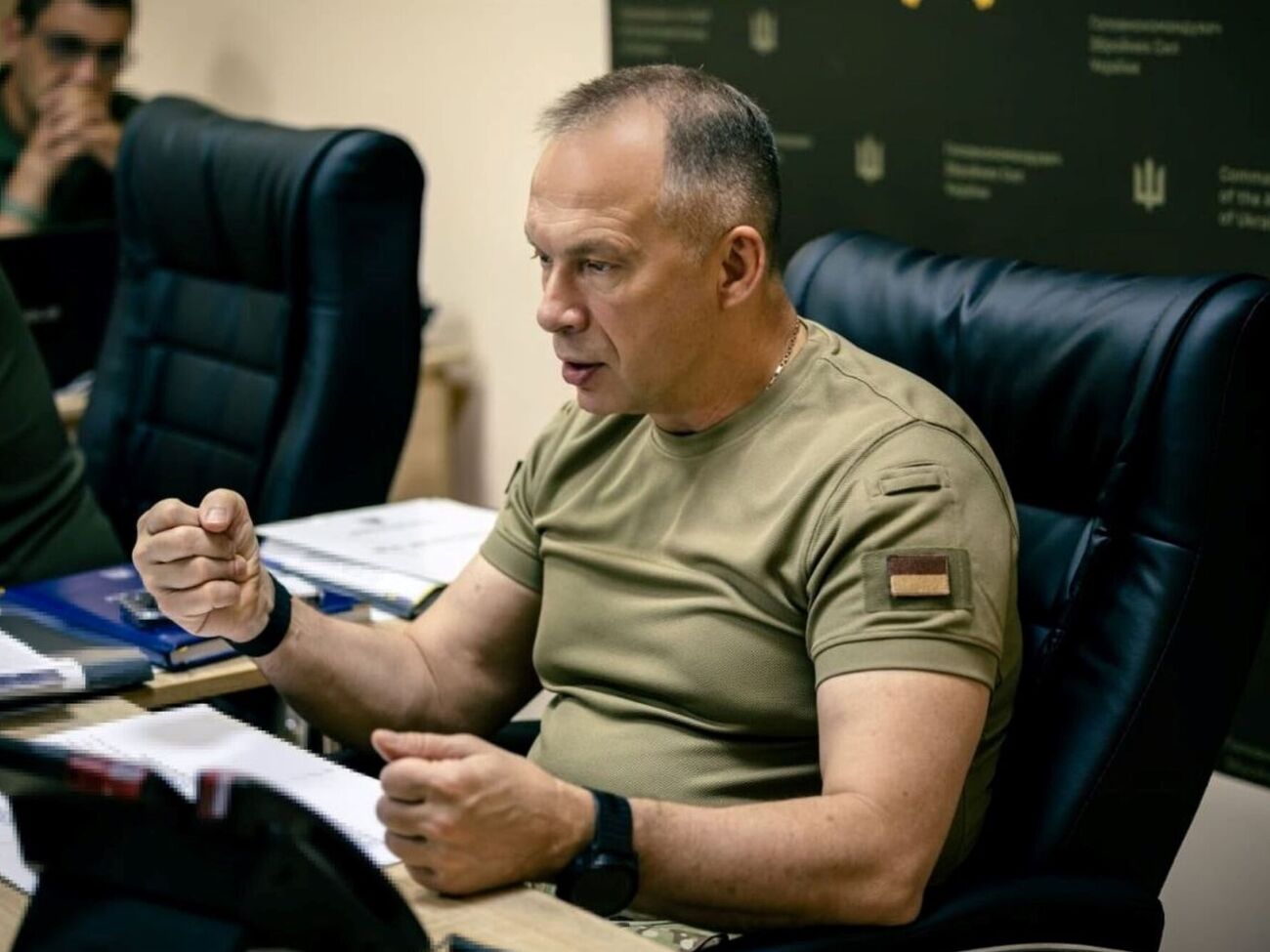 "Я б не чекав". У Генштабі й ОП прокоментували чутки про відставку Сирського