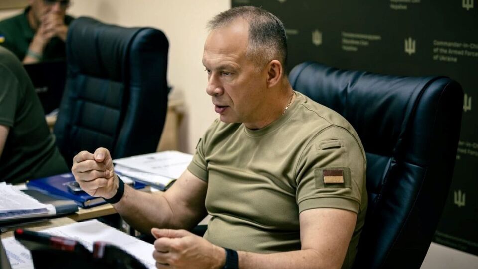 "Я б не чекав". У Генштабі й ОП прокоментували чутки про відставку Сирського