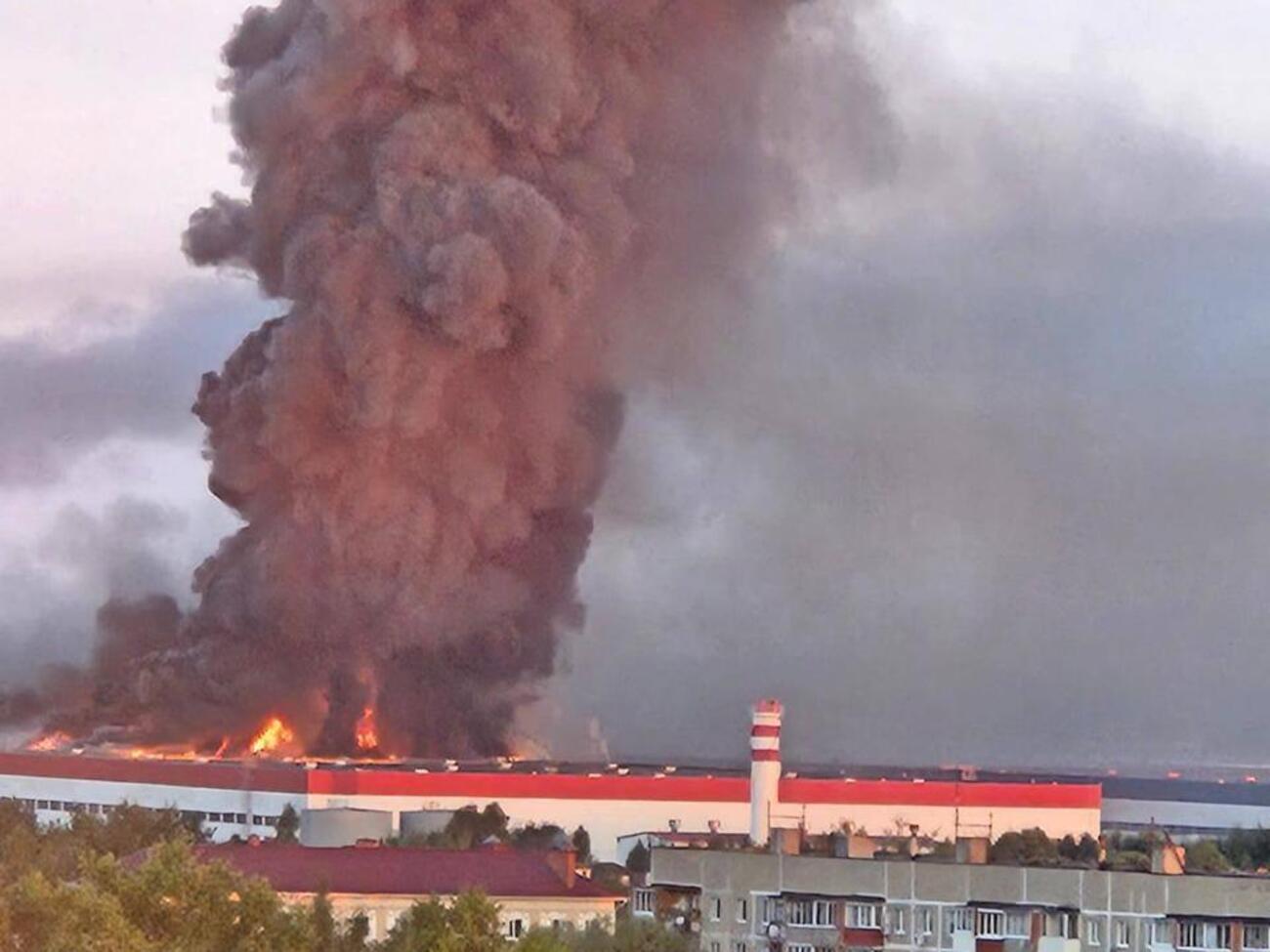 "За "Нову пошту". Після нічної масованої атаки дронів у Підмосков'ї горять склади Wildberries 