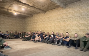 Планували просочитися в тил, але потрапили в полон. ЗСУ взяли понад 60 окупантів. Відео