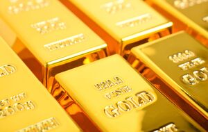 Центробанк РФ рекордними темпами розпродає золото. У чому причина?