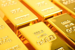 Центробанк РФ рекордными темпами распродает золото. В чем причина?