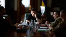 Зеленський після зустрічі з військовими: Україна готується до різних варіантів розвитку подій