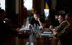 Зеленський після зустрічі з військовими: Україна готується до різних варіантів розвитку подій