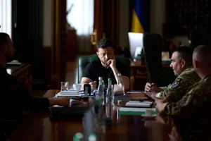 Зеленський після зустрічі з військовими: Україна готується до різних варіантів розвитку подій