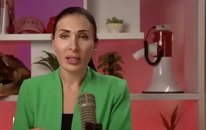 "Мені брехали роками". Фаворитка Трампа, яка поширювала російську пропаганду, приїхала в Україну