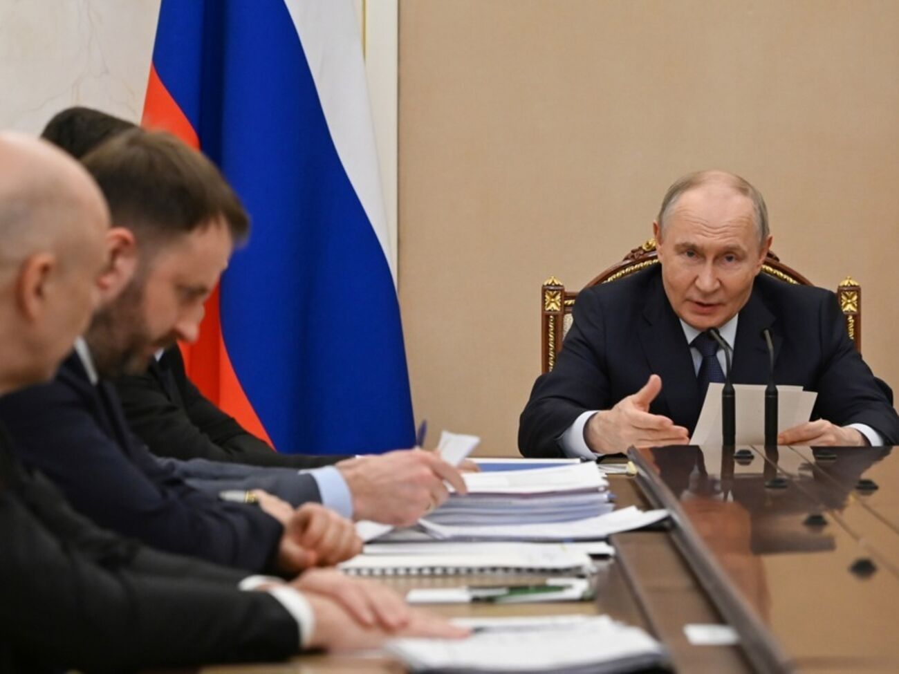 Путин назвал "топливные трудности" в РФ временными, а состояние экономики – стабильным