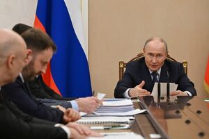 Путин назвал "топливные трудности" в РФ временными, а состояние экономики – стабильным