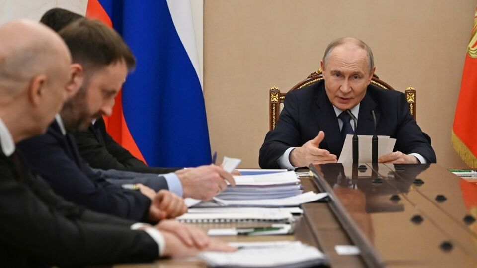 Путин назвал "топливные трудности" в РФ временными, а состояние экономики – стабильным