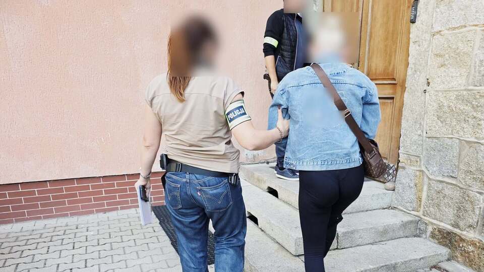 Підозрювану у побитті українських підлітків у Польщі затримали. Що їй загрожує