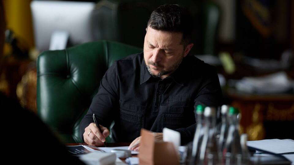Офіційно. Опубліковано укази про звільнення Сирського і призначення Драпатого головкомом ЗСУ