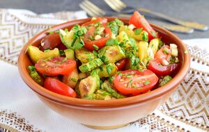Теплый или холодный – одинаково вкусный. Лучший кабачковый салат этого лета