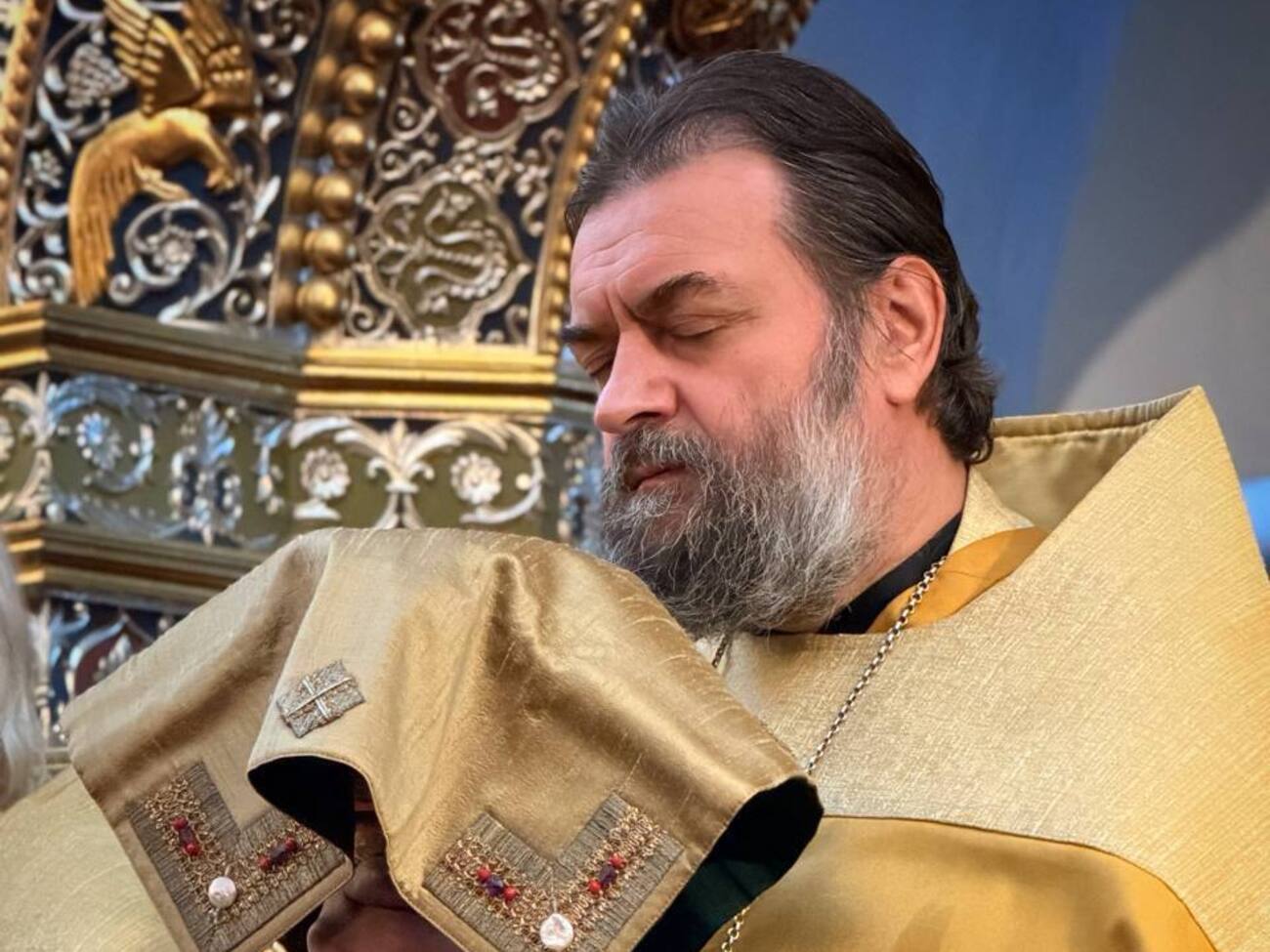 В РПЦ призвали не завидовать богатым, потому что они "прокляты"