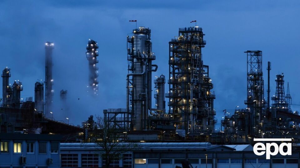 Цена на нефть упала ниже $100