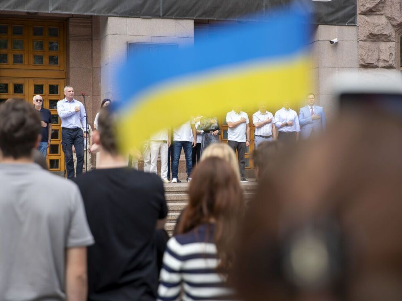 У Києві відзначили 36-ту річницю першого підняття синьо-жовтого прапору – Кличко