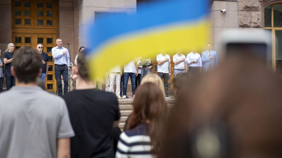 У Києві відзначили 36-ту річницю першого підняття синьо-жовтого прапору – Кличко