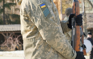 Армия РФ ударила по выставке оружейников в Киевской области, есть погибшие