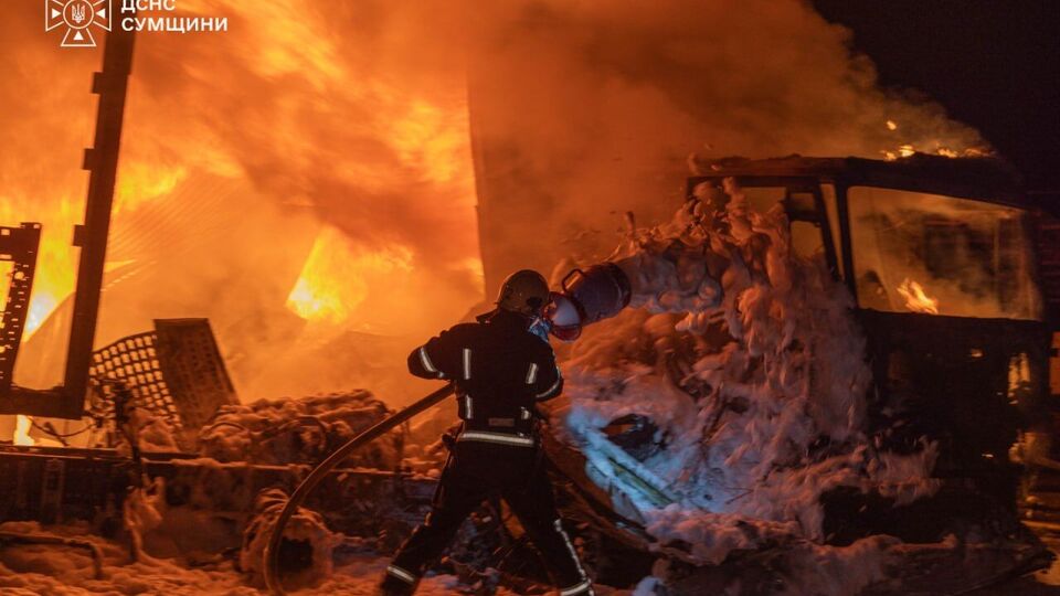 У Сумах російський удар забрав життя трьох водіїв "Нової пошти". Фото