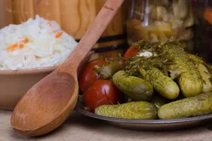 Хрумкі й ароматні бочкові огірки. Найкраща літня закуска