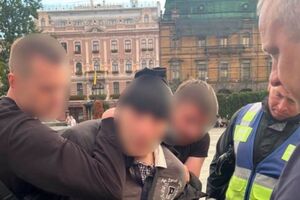 У Львові під час протесту на підтримку Федорова затримали чоловіка в балаклаві і з ножем