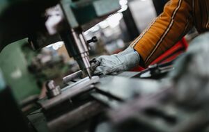 Більшість українців вважає промисловість основою економічного зростання – соцопитування