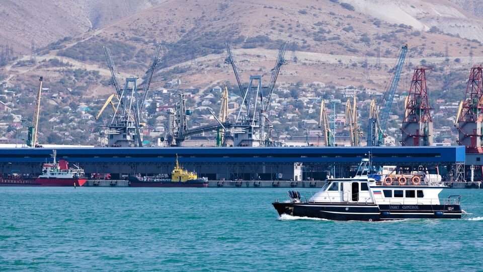 Казахстан заявил о возобновлении поставок нефти через порт Новороссийск. Перед этим добыча упала вдвое