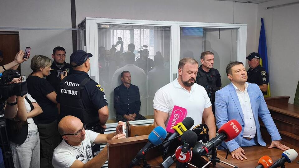 Організатора військової виставки у Київській області відправили під варту. Що про нього відомо