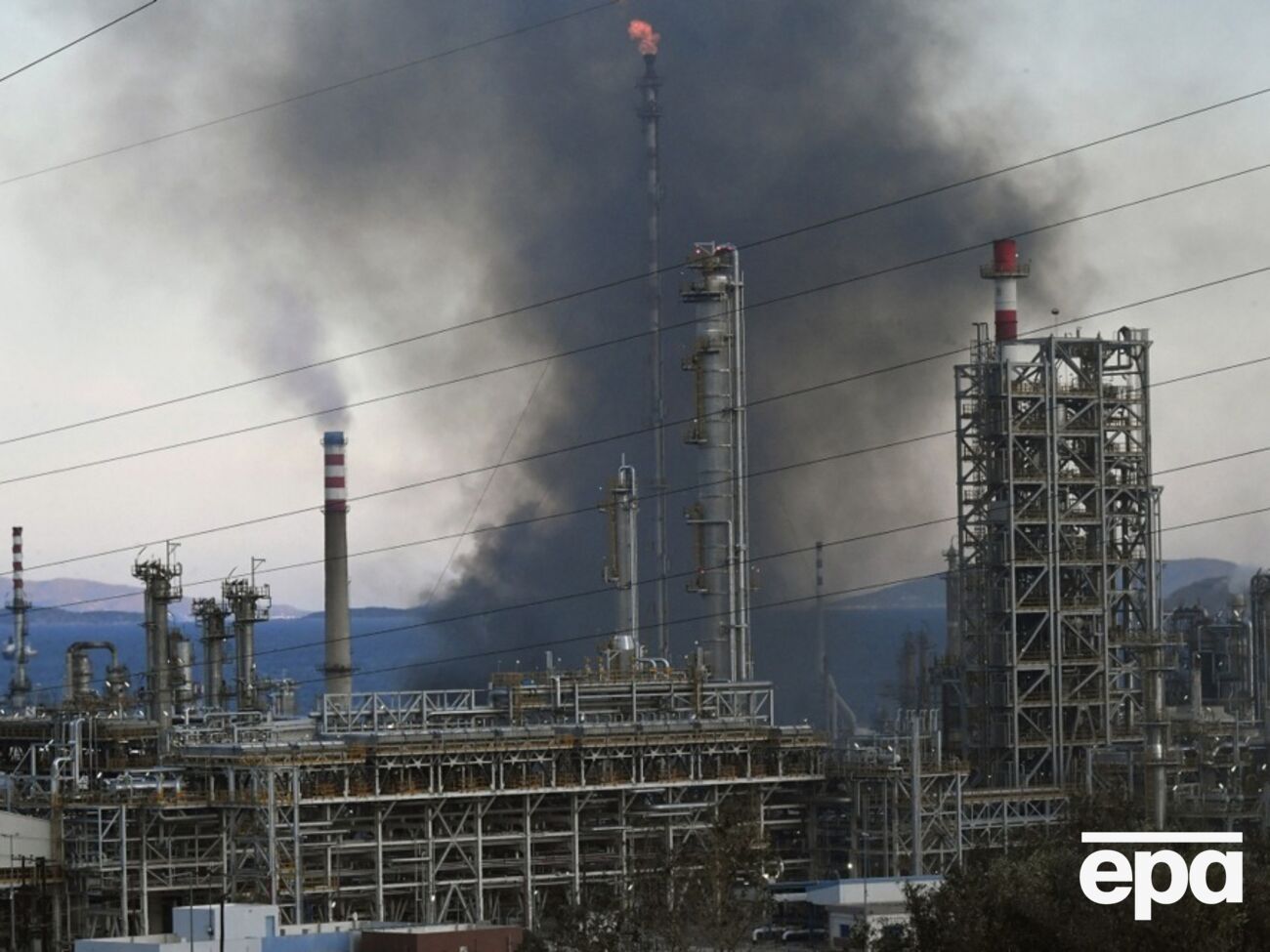 Тюменский НПЗ приостановил работу после атаки украинских дронов – Reuters
