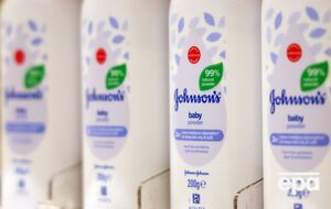 Справа про дитячу присипку, яка може спричиняти рак. Johnson & Johnson виплатить позивачам мільярди доларів