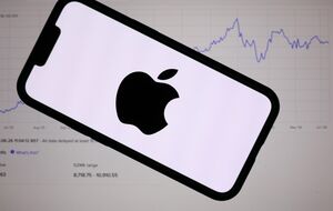 Apple подорожчала до $5 трлн. Це друга компанія у світі, яка пробила цю позначку