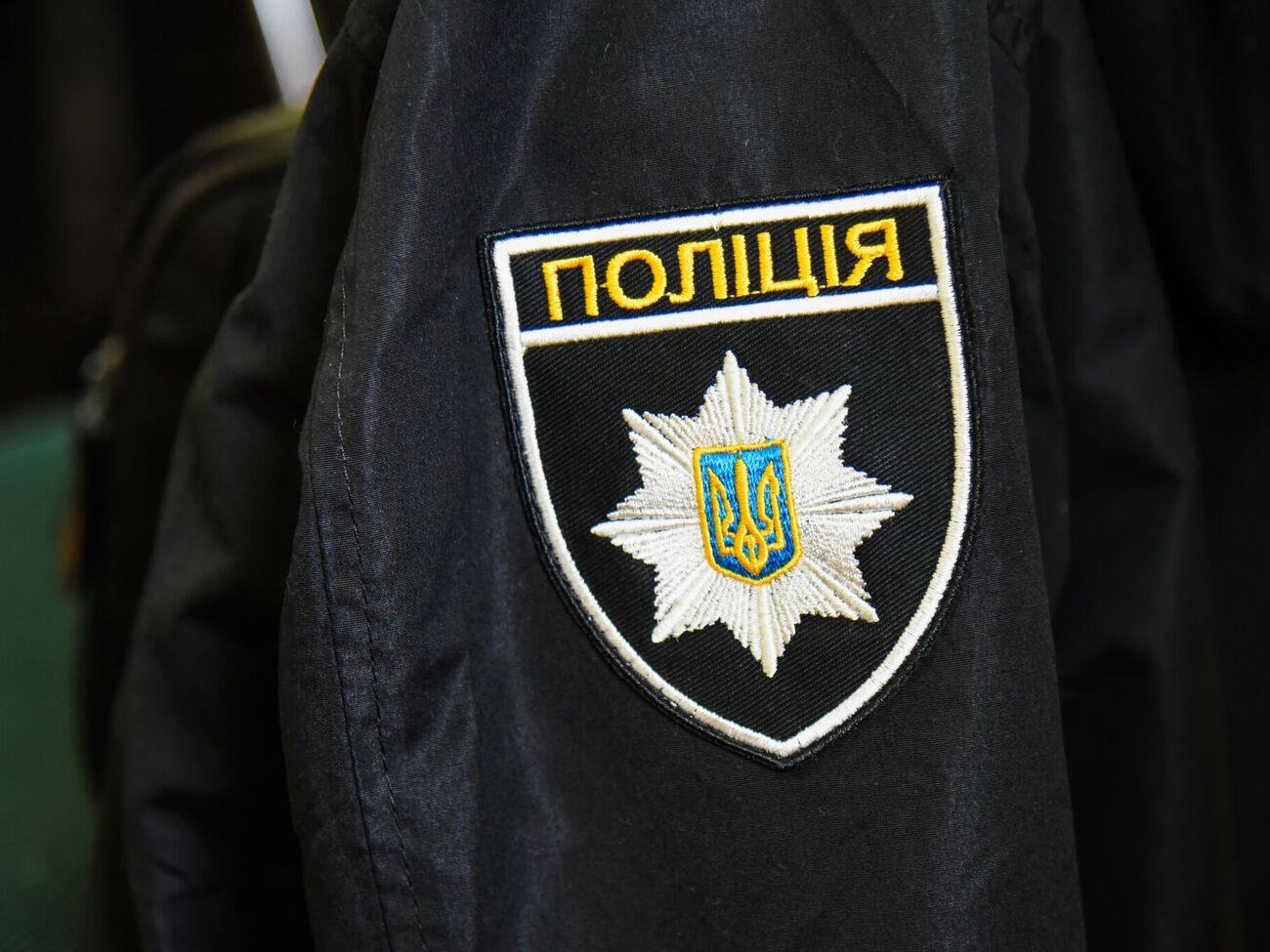 На Буковині чоловік відкрив вогонь по поліцейських, є поранені