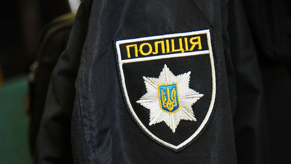 На Буковині чоловік відкрив вогонь по поліцейських, є поранені
