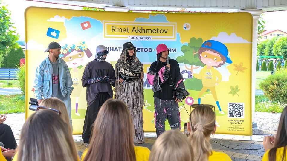 "Вірте у свої сили". Переможці "Євробачення 2022" Kalush виступили у "Блогер Кемпі"