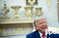 В Овальному кабінеті, який особисто прикрашає Трамп, з’явилося ще більше золота. Фото до і після
