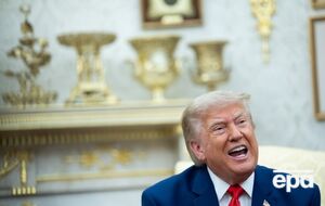 В Овальному кабінеті, який особисто прикрашає Трамп, з’явилося ще більше золота. Фото до і після