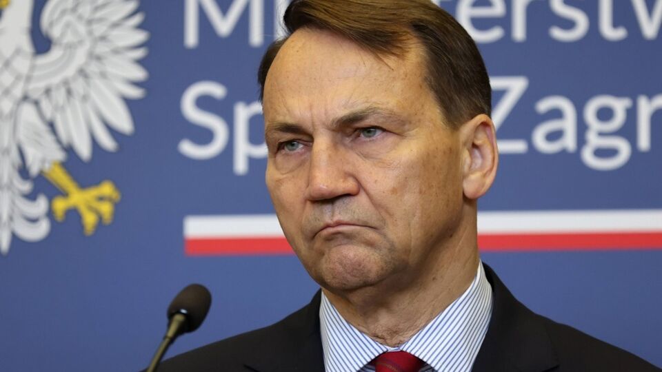 "Хвора людина зі зброєю". Сікорський попередив про ризиковані кроки Путіна