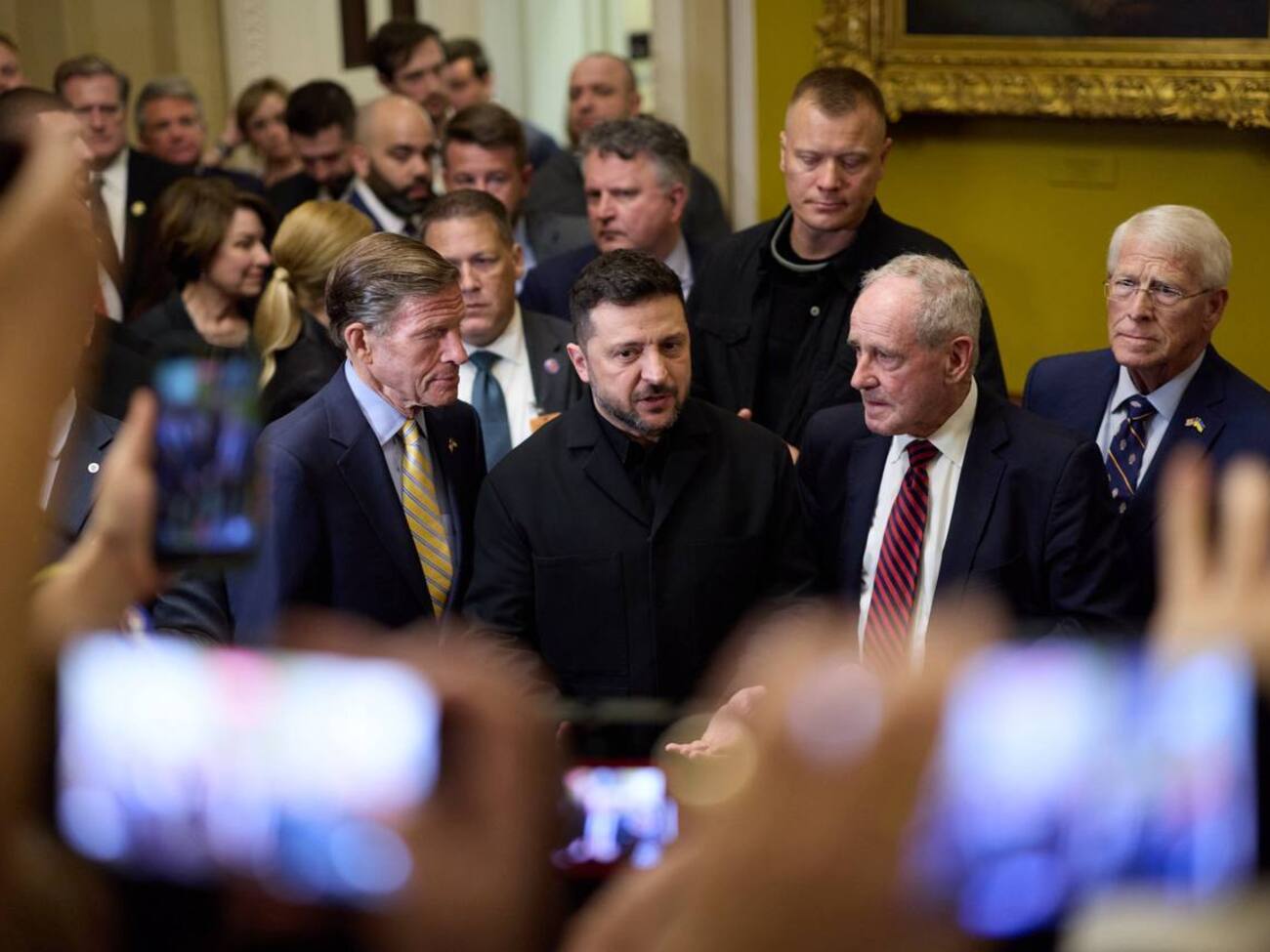 "Сигнал Европе". Сенат США на процедурном голосовании поддержал "адские" санкции против РФ. Что дальше