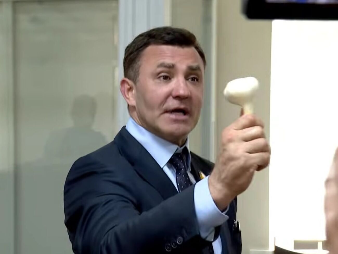 Ікона у фользі, фото дітей, сало. Що Тищенко збирався брати із собою в СІЗО, але не вийшло