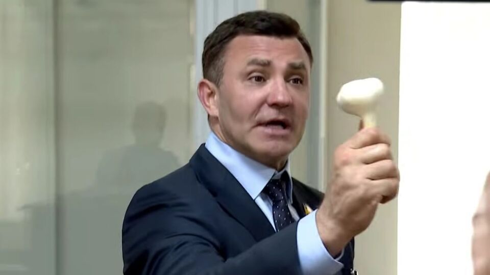 Ікона у фользі, фото дітей, сало. Що Тищенко збирався брати із собою в СІЗО, але не вийшло