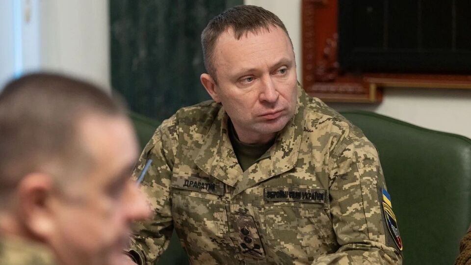 Зняв "людину Сирського" і не тільки. Перші кадрові рішення Драпатого