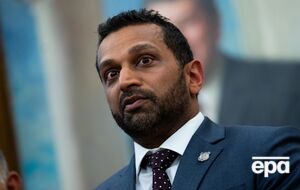 Суд отклонил иск главы ФБР против блогера, который назвал его "пучеглазым придурком" и "агентом Кремля"