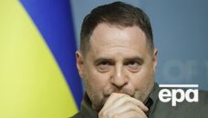 ЗМІ обговорюють дозвіл, за яким Єрмак їздив нібито на зустріч із Сирським. Ексглава ОП випустив заяву