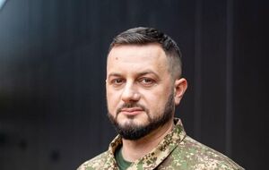 Не сработало оружие. СМИ сообщило новые подробности дела о покушении на командира "Хартии"