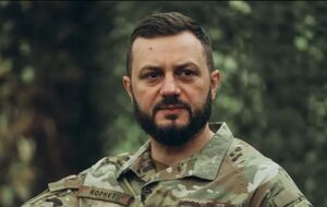 "Все делаем правильно". Командир "Хартии" впервые прокомментировал покушение на себя