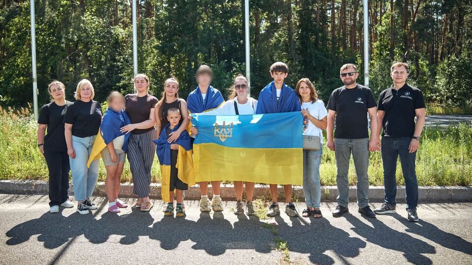 "Продовжуємо боротися". В Україну повернули ще чотирьох українських дітей із тимчасово окупованих територій